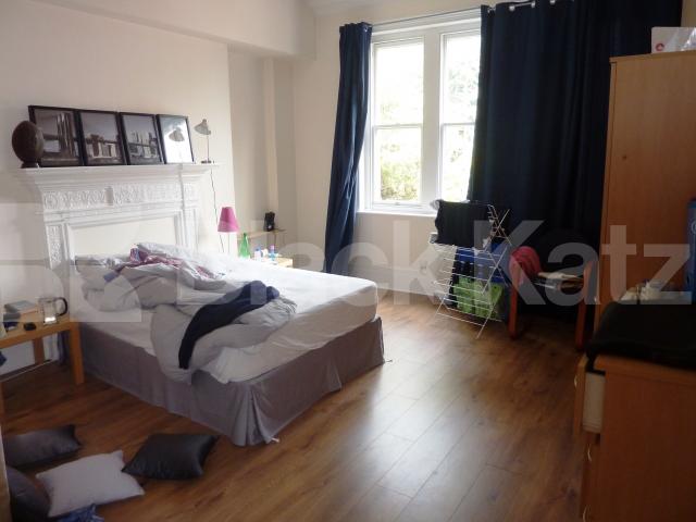 			NEW INSTRUCTION!, 4 Bedroom, 1 bath, 1 reception Flat			 Finchley Road, FINCHLEY ROAD 